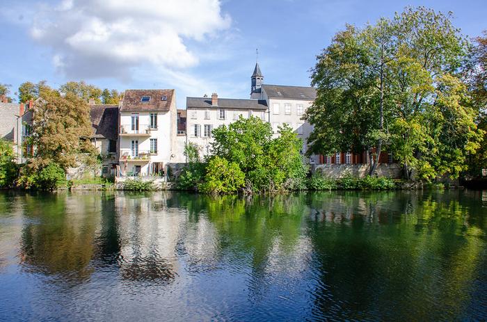 Nemours, sur les bords du Loing, automne naissance (auteur: Corinne Queme)