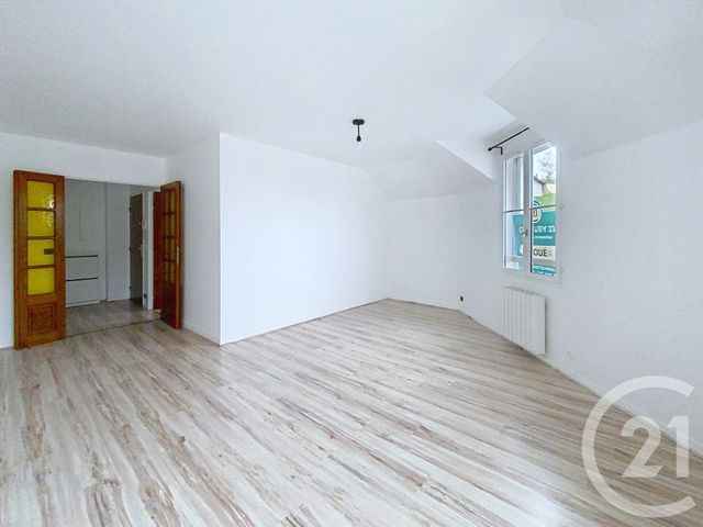 Appartement F3 à louer - 3 pièces - 67.65 m2 - ST PIERRE LES NEMOURS - 77 - ILE-DE-FRANCE - Century 21 Cottage Immobilier