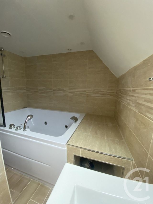 maison à louer - 4 pièces - 108.0 m2 - SOUPPES SUR LOING - 77 - ILE-DE-FRANCE - Century 21 Cottage Immobilier