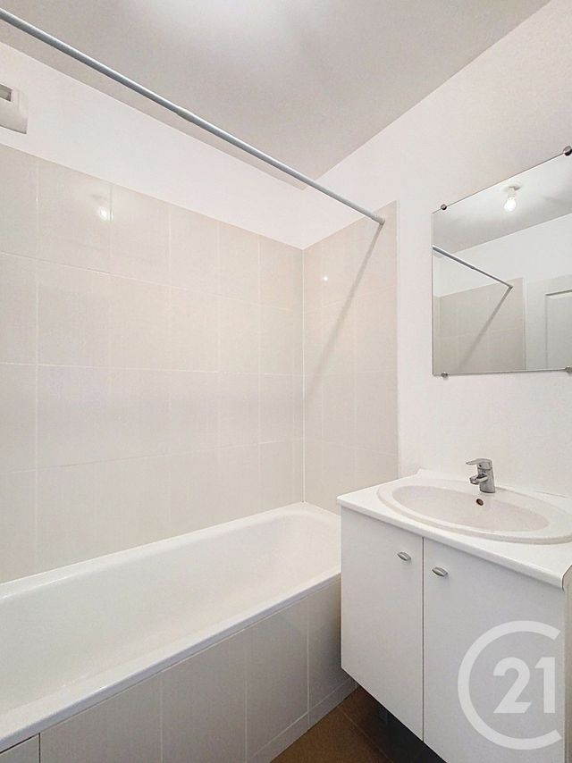 Appartement F2 à louer - 2 pièces - 42.75 m2 - NEMOURS - 77 - ILE-DE-FRANCE - Century 21 Cottage Immobilier