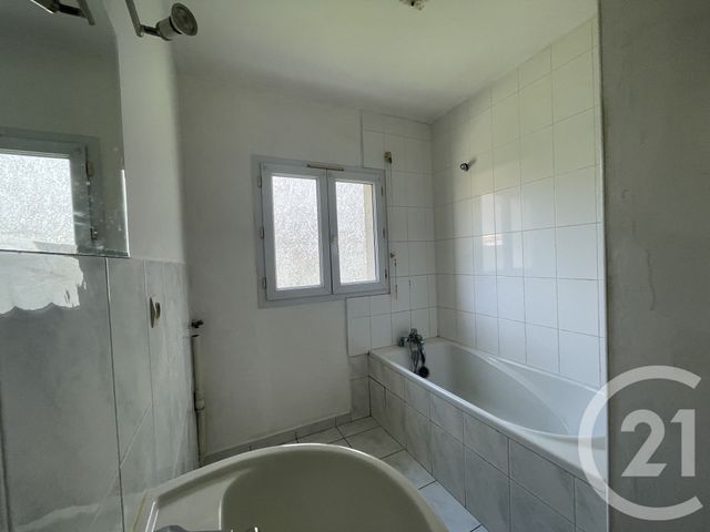 maison à louer - 4 pièces - 87.0 m2 - MONTCOURT FROMONVILLE - 77 - ILE-DE-FRANCE - Century 21 Cottage Immobilier